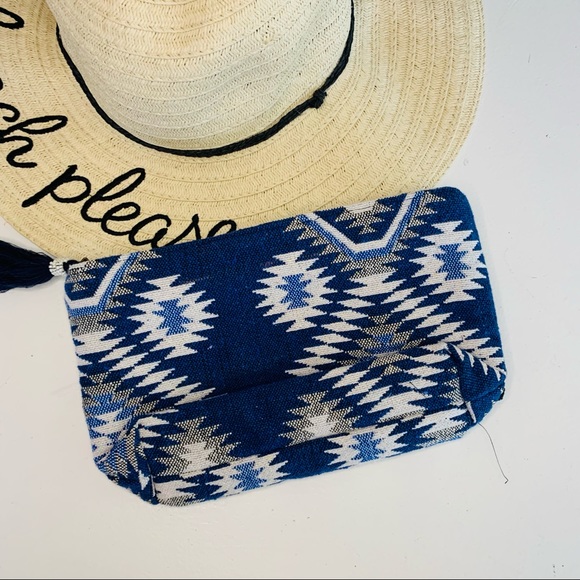 Kareena’s Initial Beaded Bag Pouch - Picture 4 of 7